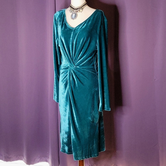 Dresses & Skirts - Long Sleeve Velvet Feeling V-neck Midi Dress